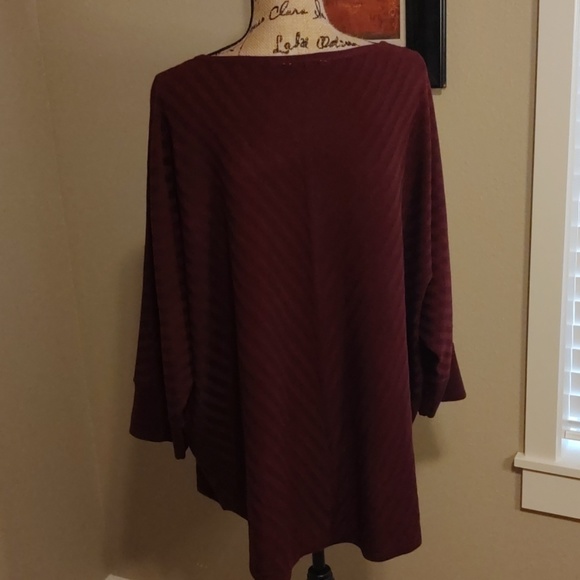 Burgundy v-stripped sweater - Picture 2 of 5